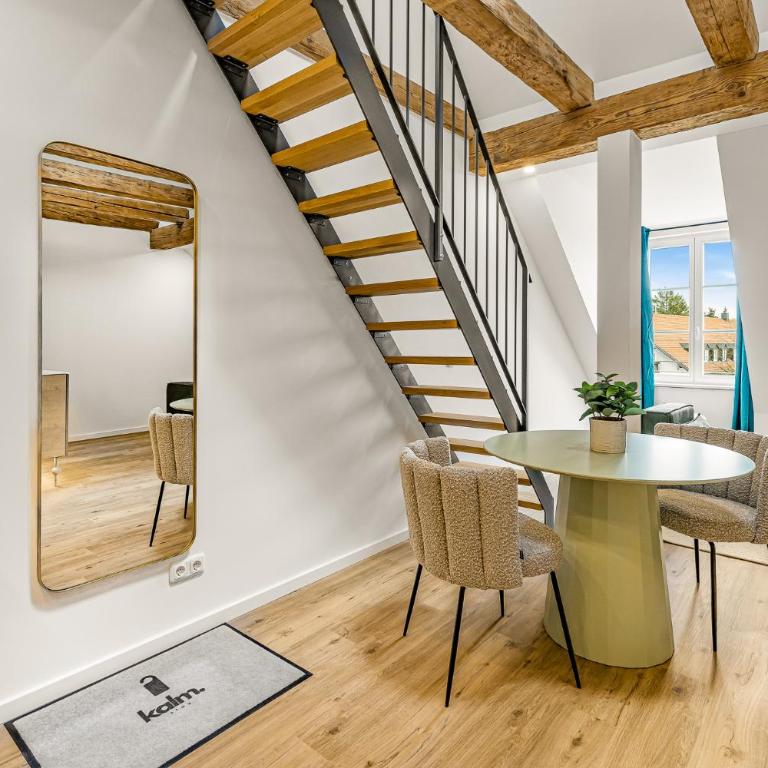 kalm stay - a design Aparthotel - One-Bedroom Loft Apartment with One Queen Bed - 10