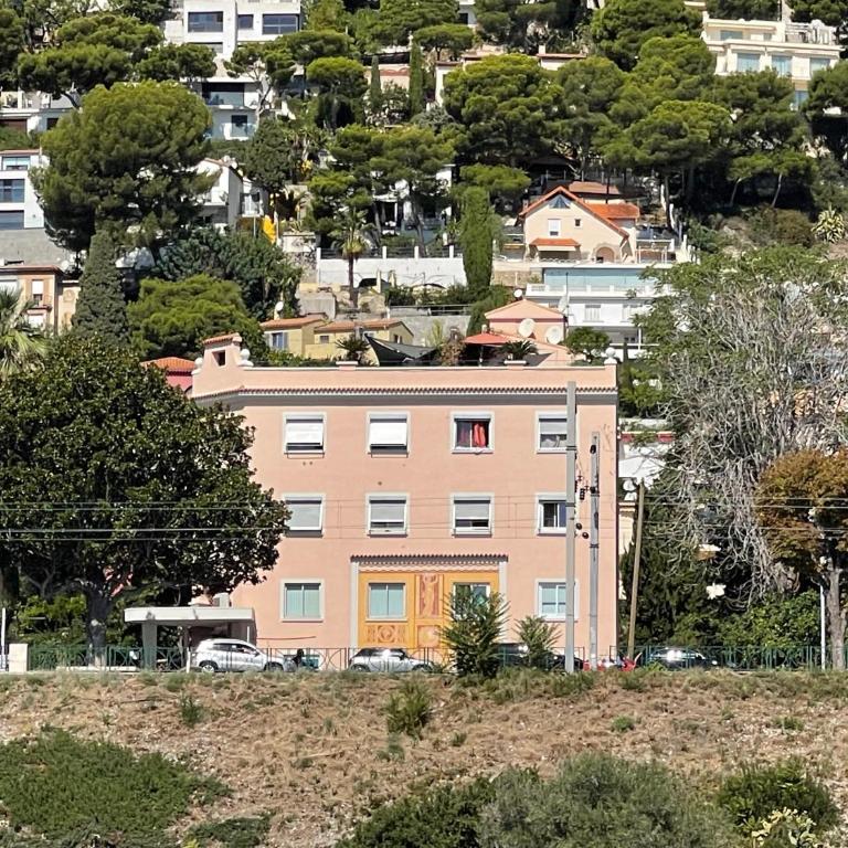 Ezevacances Studio Capuccino vue mer 5 mn plage 7 mn gare Wifi - Studio with Sea View - 65