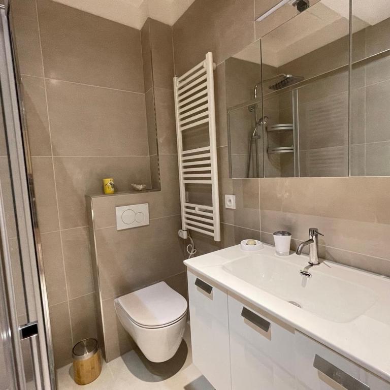 Ezevacances Studio Capuccino vue mer 5 mn plage 7 mn gare Wifi - Studio with Sea View - 11