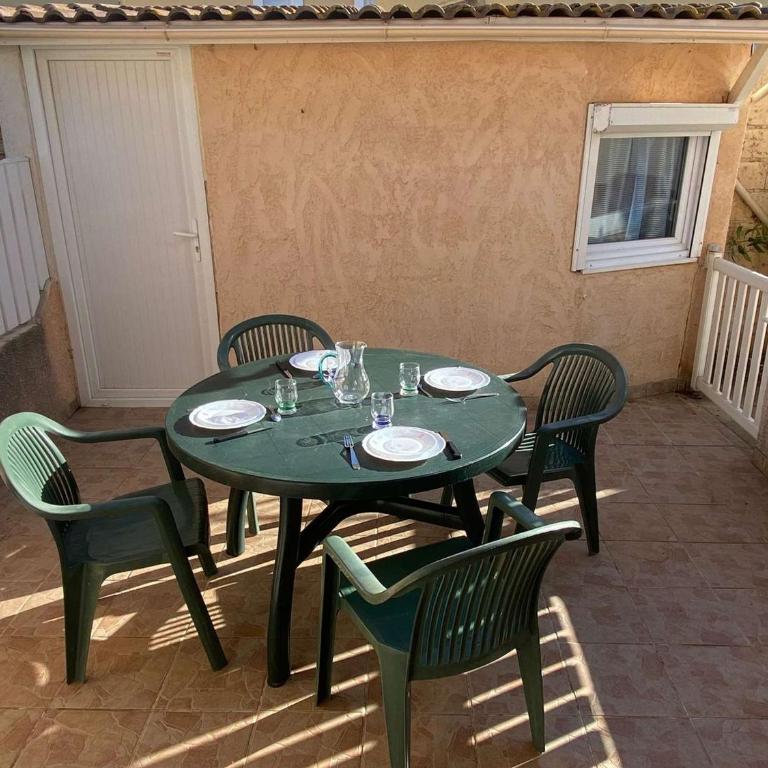 Maison 3 pièces, 5 couchages avec terrasse et piscine, parking privé, à Marseillan - FR-1-326-705 - Maison de Vacances - 13