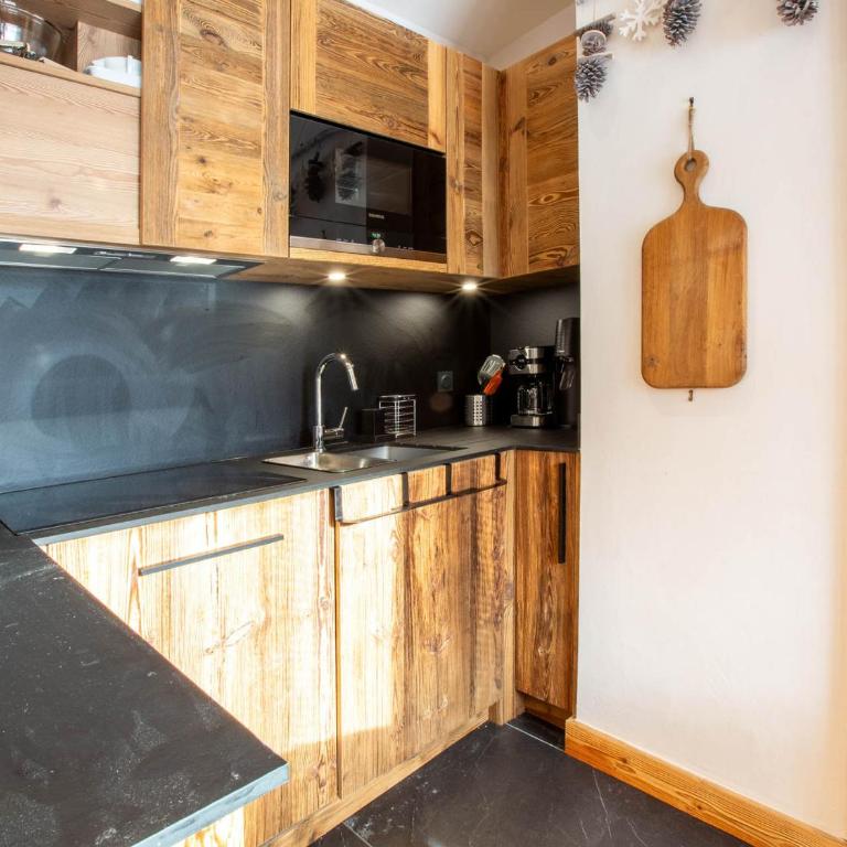 Appartement skis aux pieds, balcon sud, 8 pers, cheminée, Wifi - Val-d'Isère - FR-1-694-292 - Apartamento - 11