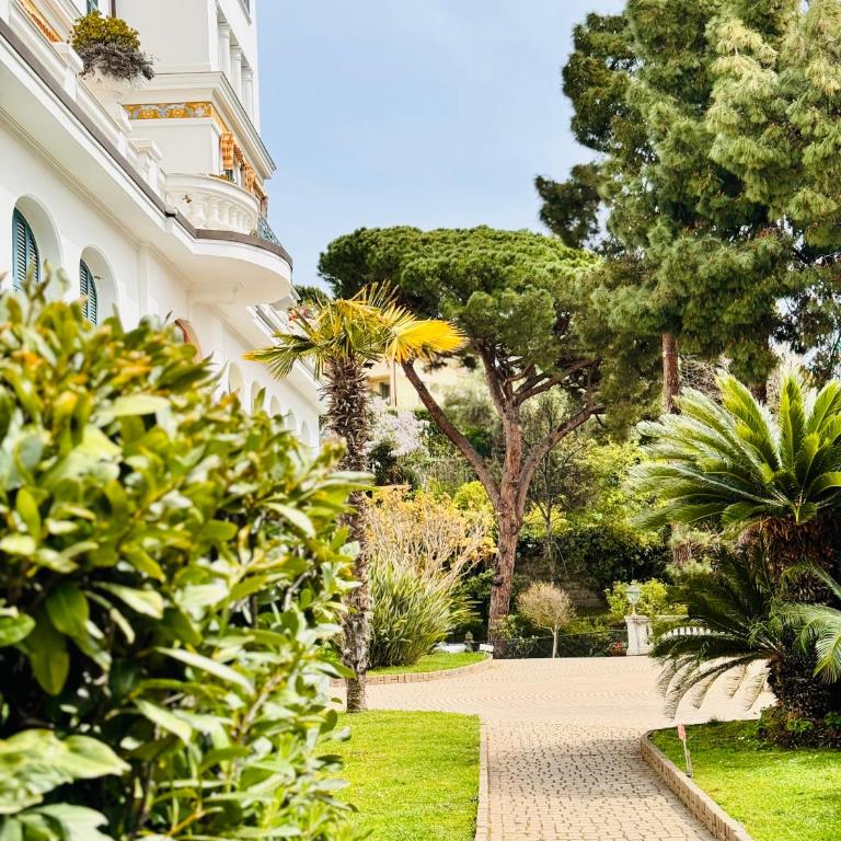 Elegant Sea View Retreat in Historic Villa with Pool - Appartement 2 Chambres - 8