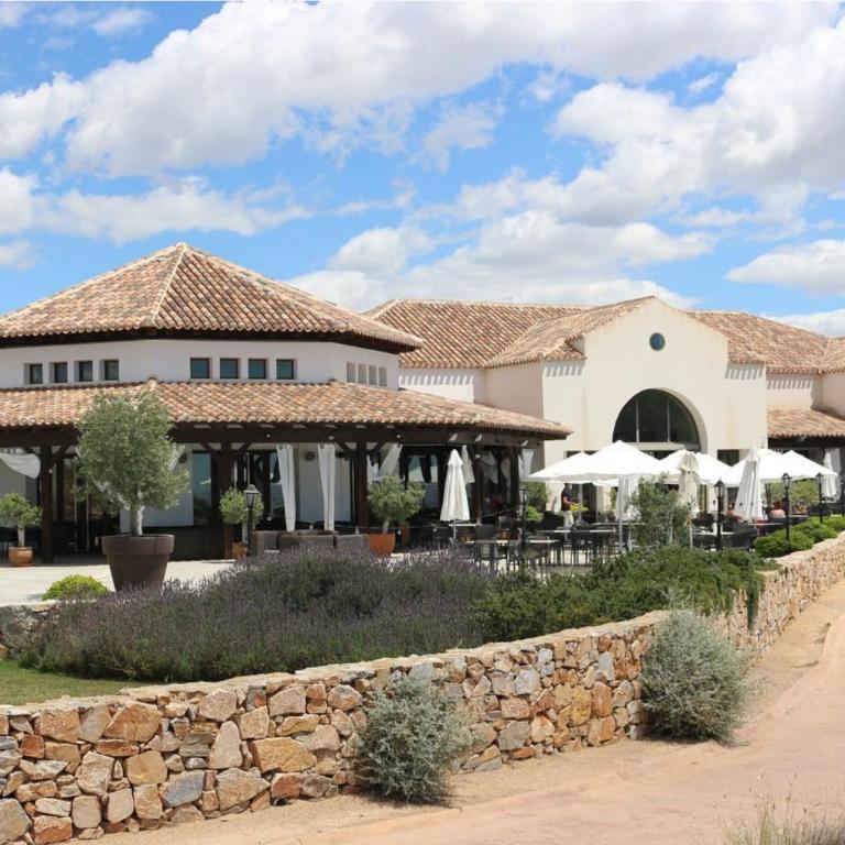 Casa Calida - Three-Bedroom Villa - 39