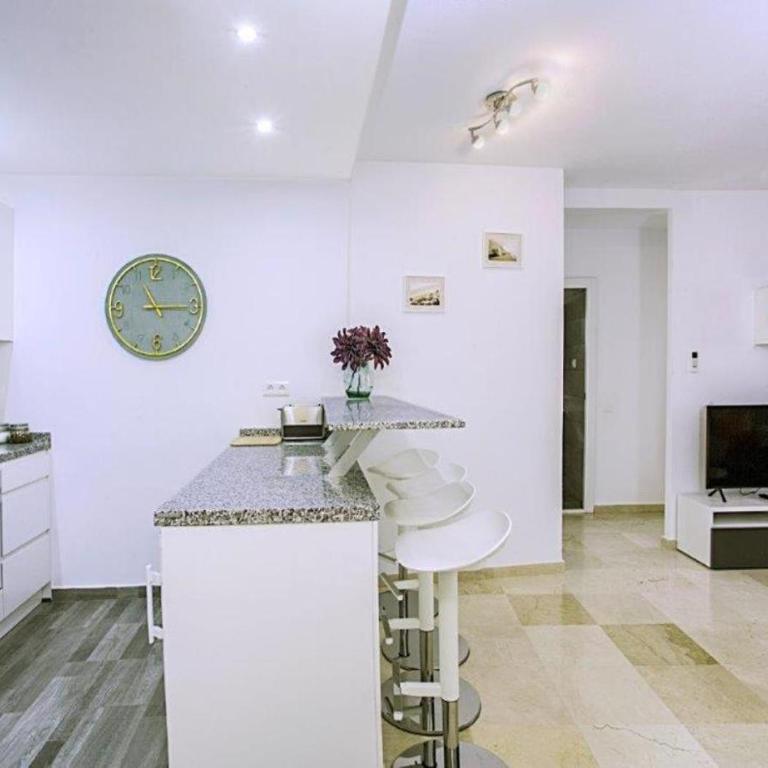 Estepona Port Apartment - Sea Views, Sleeps 6 - Two-Bedroom Apartment - 2