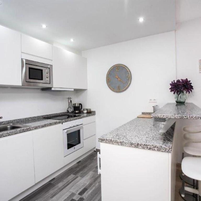 Estepona Port Apartment - Sea Views, Sleeps 6 - Two-Bedroom Apartment - 3