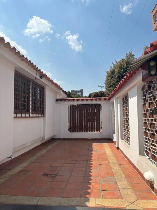 Lujosa casa, excelente sector, amplia con piscina - Casa de 5 dormitorios - 21