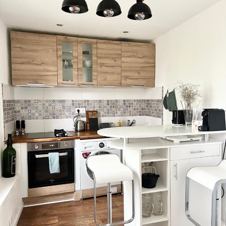 RÉNOVÉ, vue SUR Palais des Papes, terrasse et WIFI TROISIEME ETAGE - Apartment mit 1 Schlafzimmer - 7