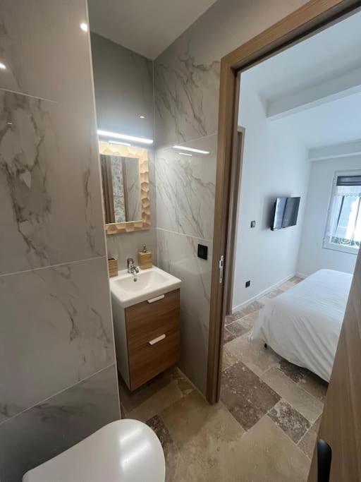 STRELIZIA - New central old Antibes for 4 AC - Appartement 2 Chambres - 6