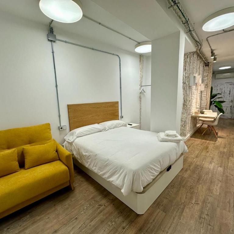 Apartamentos Carolina by gaiarooms - Estudio Triple Estándar - 2