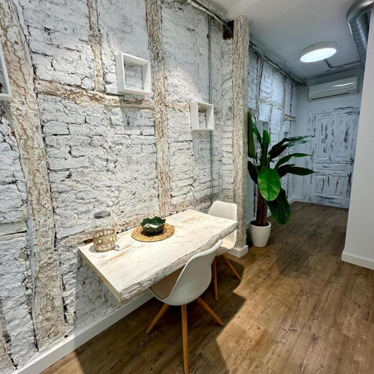 Apartamentos Carolina by gaiarooms - Estudio Triple Estándar - 3
