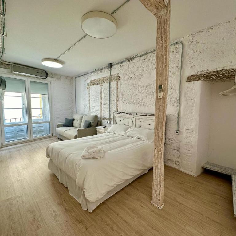 Apartamentos Carolina by gaiarooms - Estudio Triple Estándar - 1