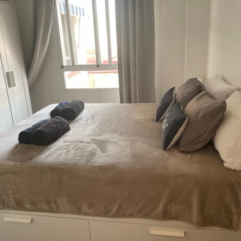 Piso Grande Amplio para grandes grupos 4 Dormitorios 2 baños,Asc 4AC y WIFI - Apartment - 26