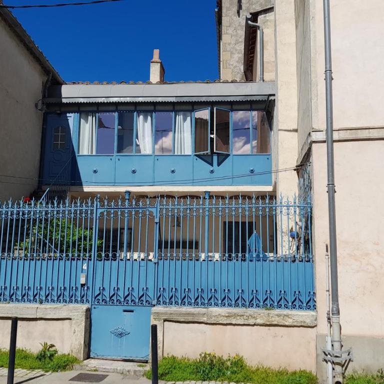 Appart charme Arenes Nimes - Apartment with Garden View - 21