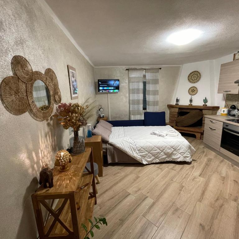 Shardana House- Free Parking - Double Room with Private Bathroom - 9