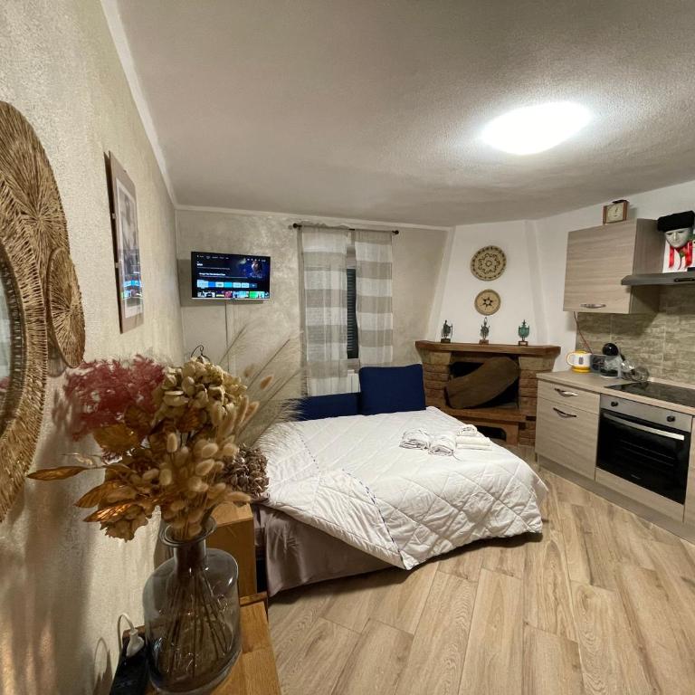 Shardana House- Free Parking - Double Room with Private Bathroom - 8