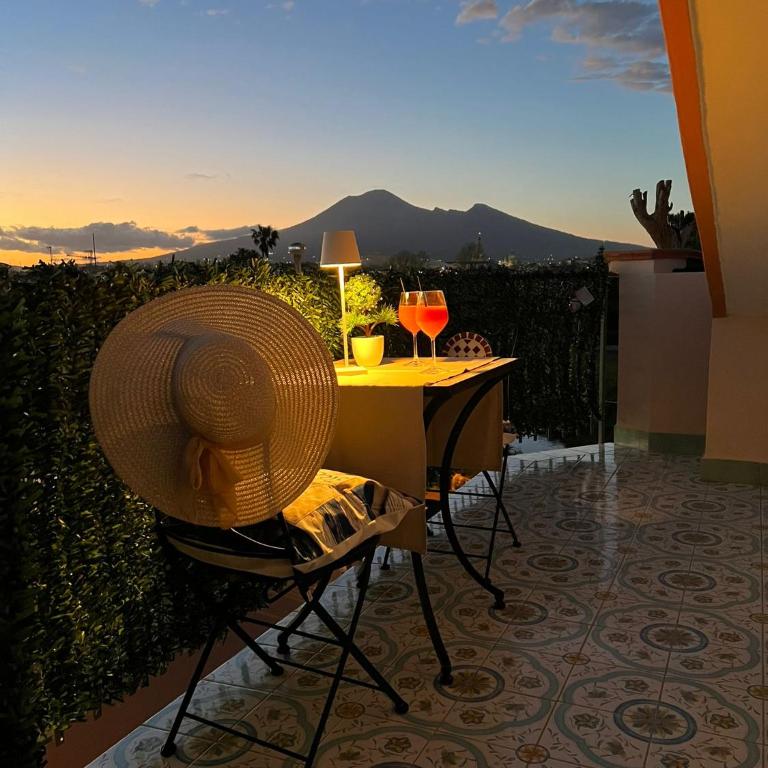 Il Tempio Di Giove Suite Pompei - Camera Matrimoniale Deluxe con Balcone - 1