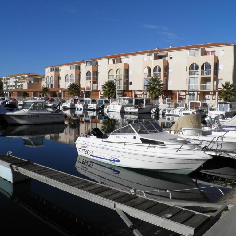 Studio cabine à Sète avec piscine, terrasse, parking privé, à 1km de la plage - FR-1-338-504 - Apartment - 23