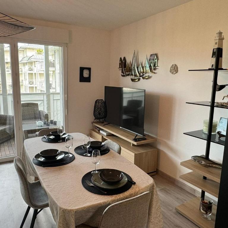 Charmant 2P avec balcon, proche plage et centre | Parking | Wifi | 4 pers | Cabourg - FR-1-487-365 - Appartamento - 5