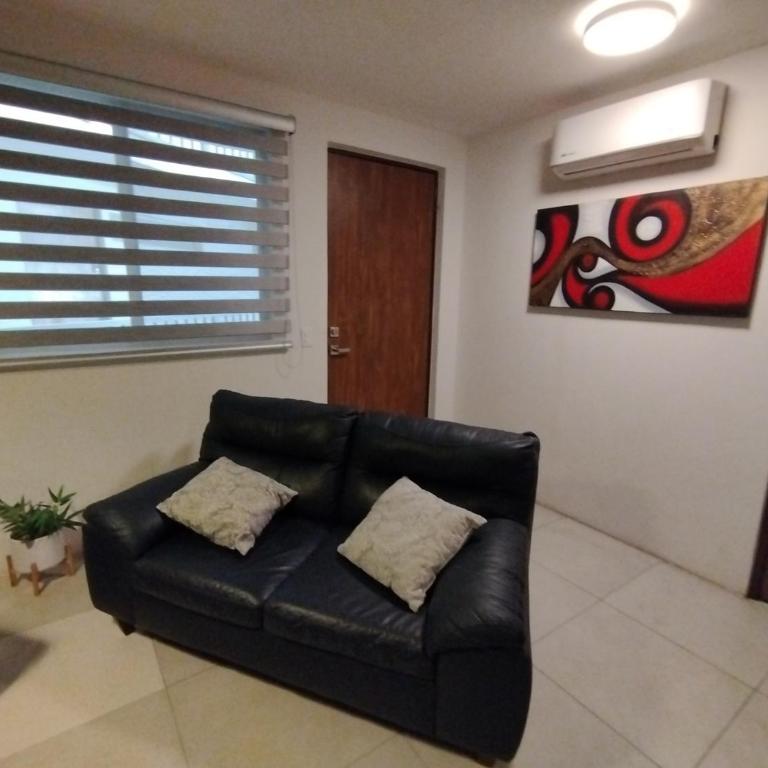 Céntrico y estiloso apartamento con Alberca, AC, Seguridad, Aparcamiento y Gym - Two-Bedroom Apartment - 12