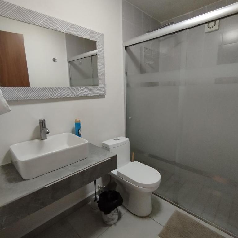 Céntrico y estiloso apartamento con Alberca, AC, Seguridad, Aparcamiento y Gym - Two-Bedroom Apartment - 22