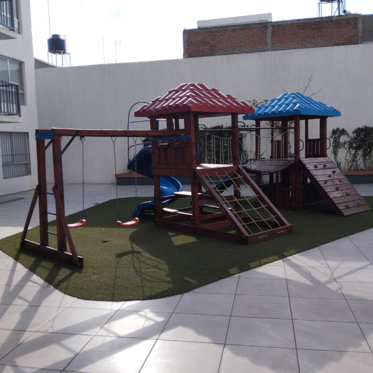Céntrico y estiloso apartamento con Alberca, AC, Seguridad, Aparcamiento y Gym - Two-Bedroom Apartment - 30