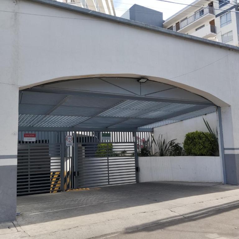 Céntrico y estiloso apartamento con Alberca, AC, Seguridad, Aparcamiento y Gym - Two-Bedroom Apartment - 42