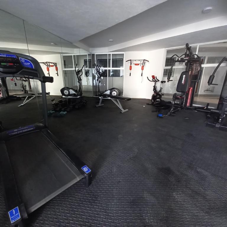 Céntrico y estiloso apartamento con Alberca, AC, Seguridad, Aparcamiento y Gym - Two-Bedroom Apartment - 32