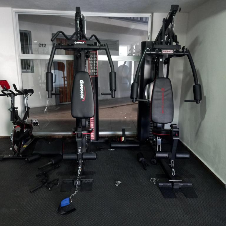 Céntrico y estiloso apartamento con Alberca, AC, Seguridad, Aparcamiento y Gym - Two-Bedroom Apartment - 33