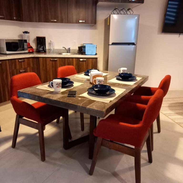 Céntrico y estiloso apartamento con Alberca, AC, Seguridad, Aparcamiento y Gym - Two-Bedroom Apartment - 8