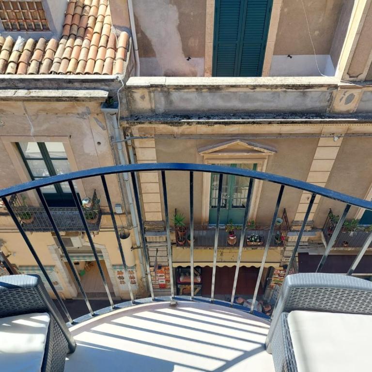 Al Teatro Antico Rooms & House - Studio with Balcony - 8