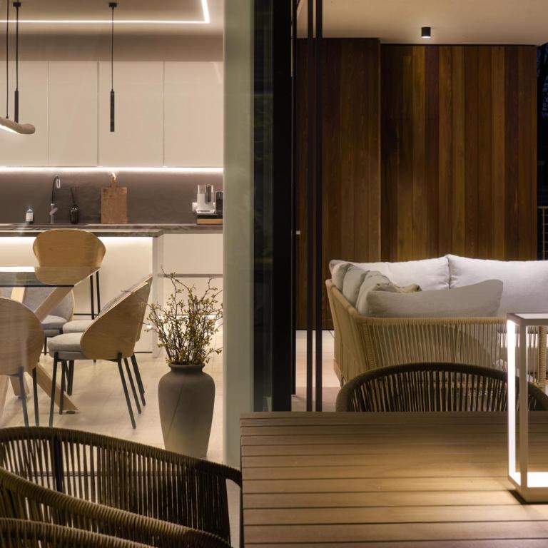 SalvatoreHomes - Luxury in the Centre of Bardolino with Private Jacuzzi & Direct Access to Infinity Pool - Casa Olivia - a 5 Star Luxury Collection at Lake Garda - Apartment with Pool View - 13