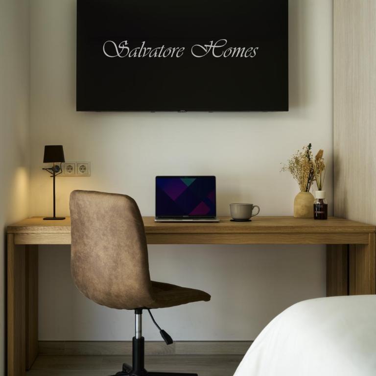 SalvatoreHomes - Luxury in the Centre of Bardolino with Private Jacuzzi & Direct Access to Infinity Pool - Casa Olivia - a 5 Star Luxury Collection at Lake Garda - Apartment with Pool View - 24