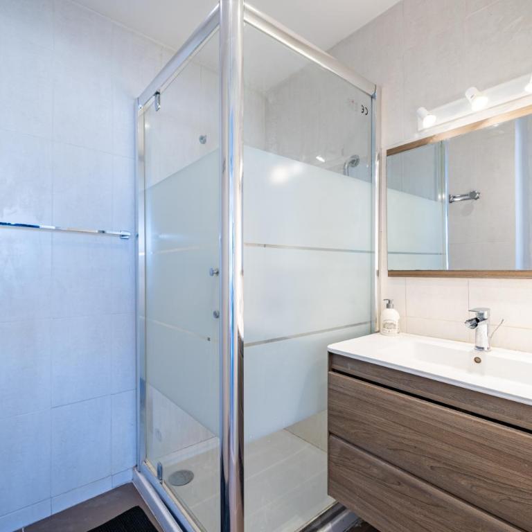 Appartement à 100m de la plage, climatisé - Apartment mit 2 Schlafzimmern - 12