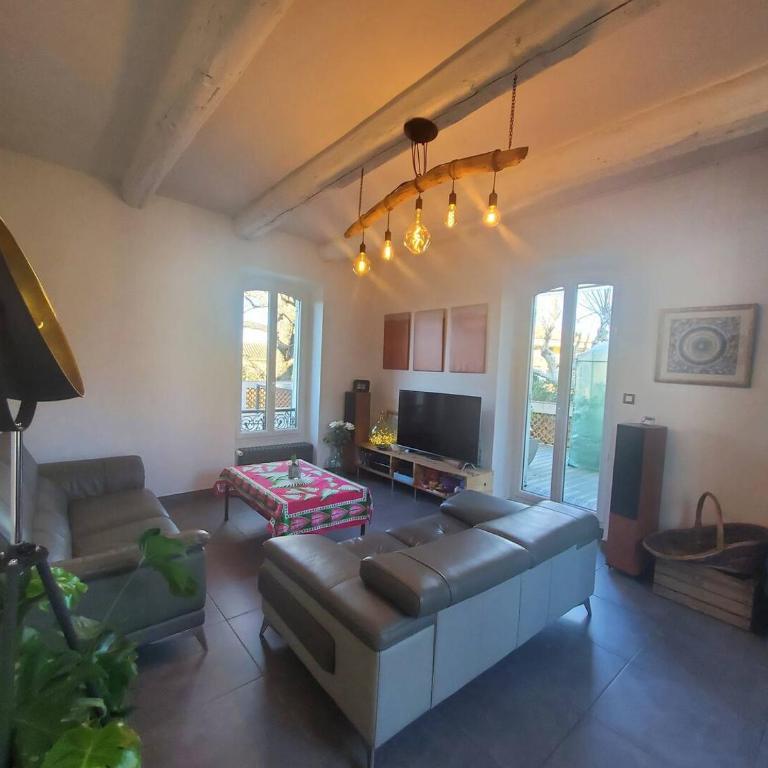 Superbe villa avec piscine, jardin et terrasse aux portes d'Aix en Provence - Casa - 11
