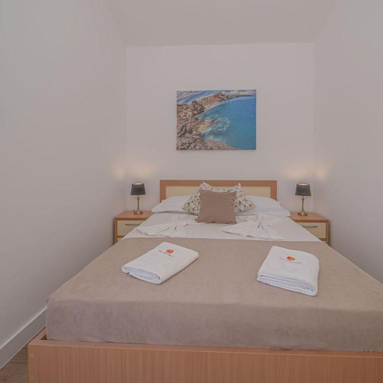 Guest House S-Lux - One-Bedroom Suite - 1