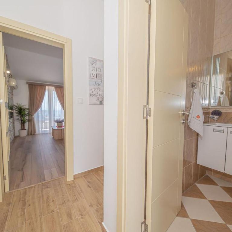 Guest House S-Lux - One-Bedroom Suite - 3