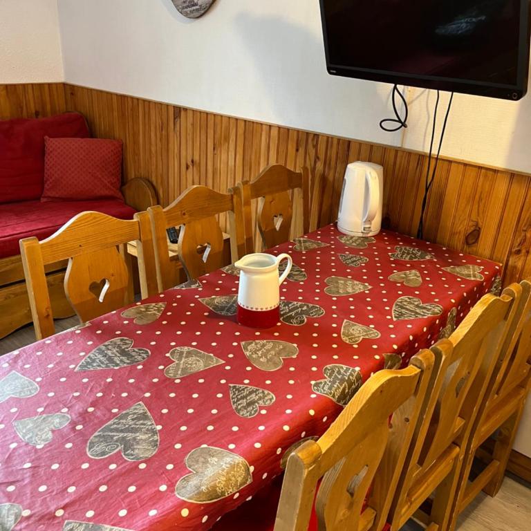 La Villaret - Two-Bedroom Apartment with Balcony - 11