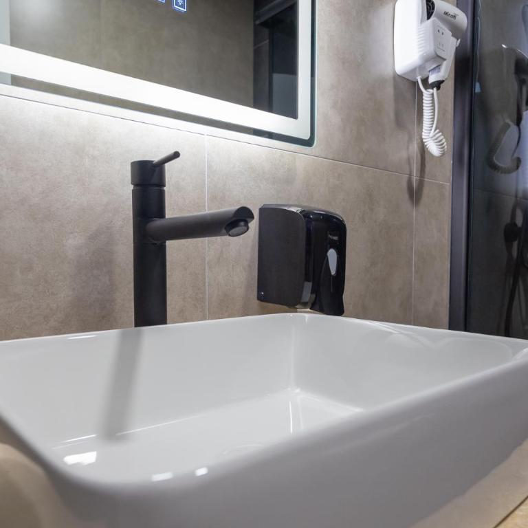 Hotel Sistems - Dvokrevetna Soba sa Bračnim Krevetom - 7