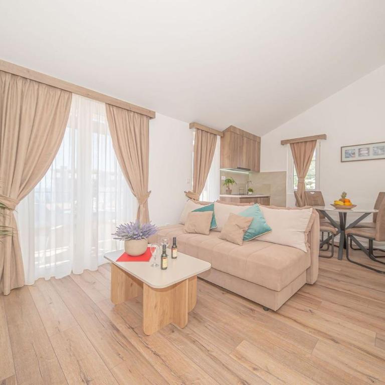 Guest House S-Lux - One-Bedroom Suite - 19