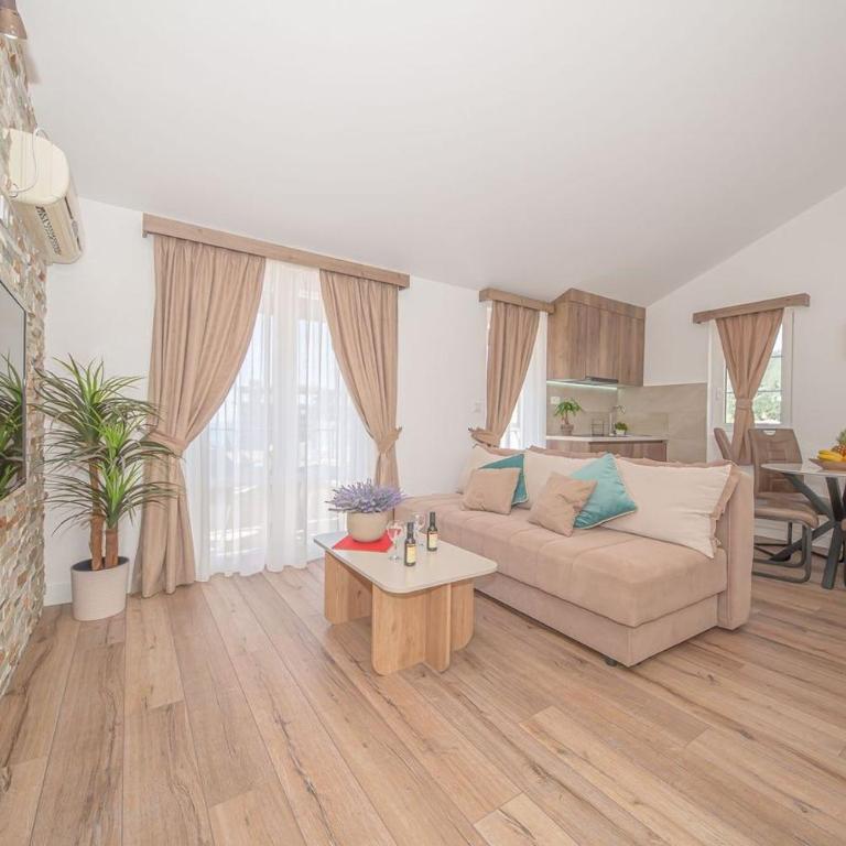 Guest House S-Lux - One-Bedroom Suite - 16