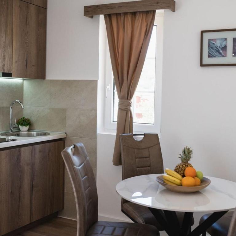 Guest House S-Lux - One-Bedroom Suite - 20