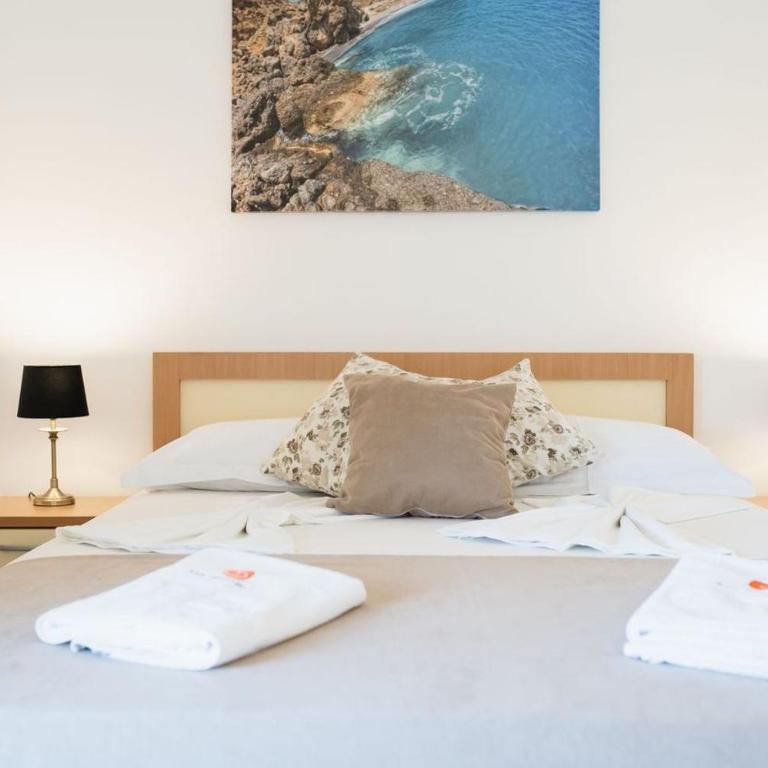 Guest House S-Lux - One-Bedroom Suite - 14