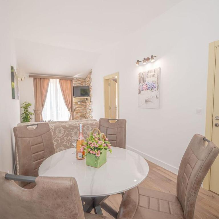 Guest House S-Lux - Studio Apartment with Sea View - 14