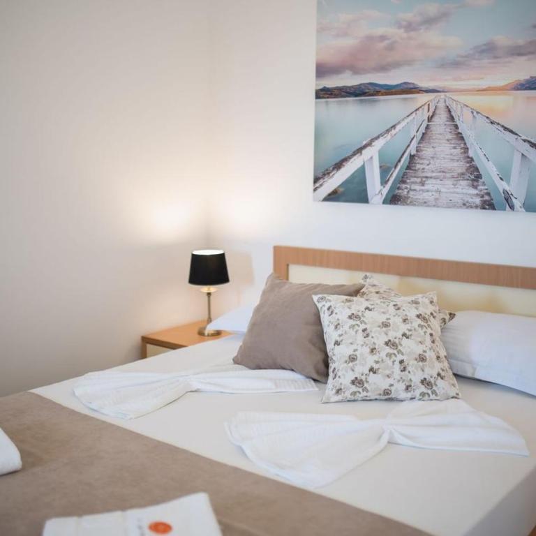 Guest House S-Lux - Studio Apartment with Sea View - 10