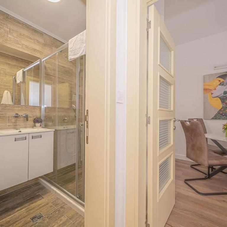 Guest House S-Lux - Studio Apartment with Sea View - 19