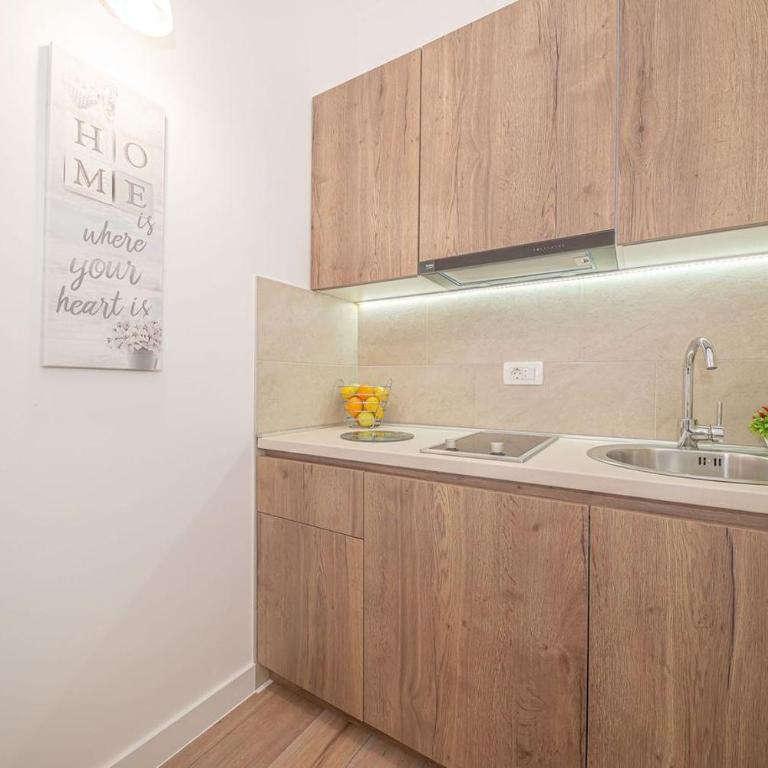 Guest House S-Lux - Studio Apartment with Sea View - 17