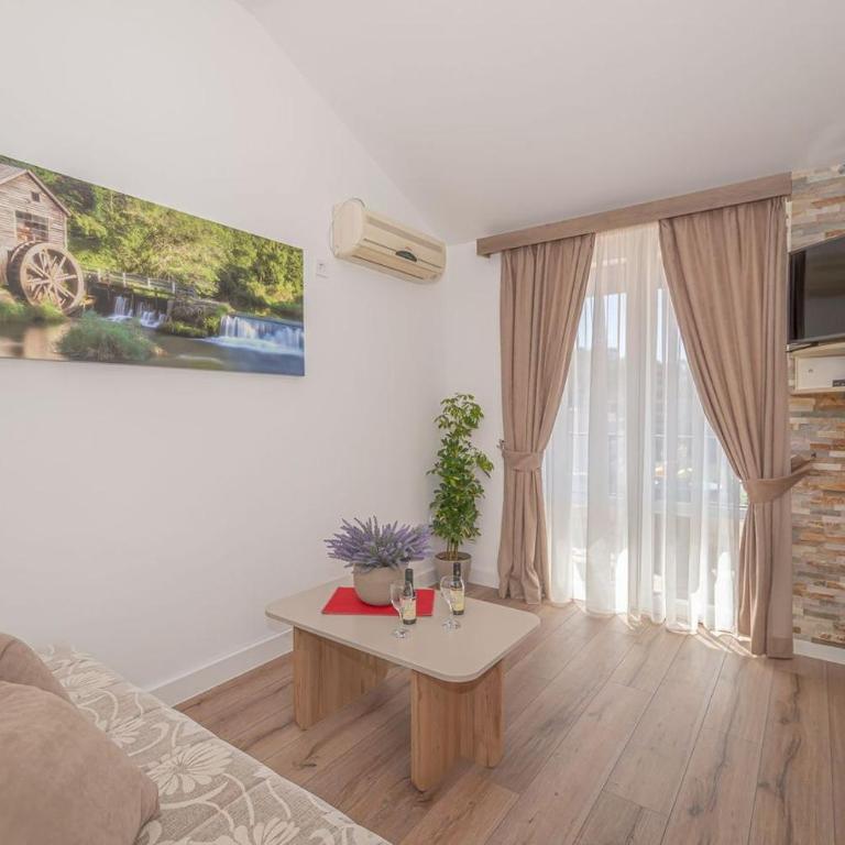 Guest House S-Lux - Studio Apartment with Sea View - 12