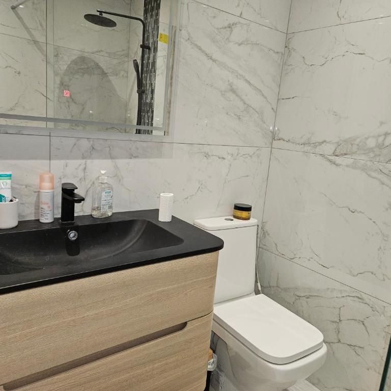 Cap d'Antibes Port Aubernon 3P vue Mer Piscine - Two-Bedroom Apartment - 8