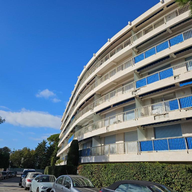 Cap d'Antibes Port Aubernon 3P vue Mer Piscine - Two-Bedroom Apartment - 12
