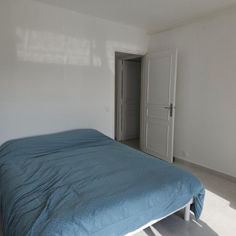 Cap d'Antibes Port Aubernon 3P vue Mer Piscine - Two-Bedroom Apartment - 10